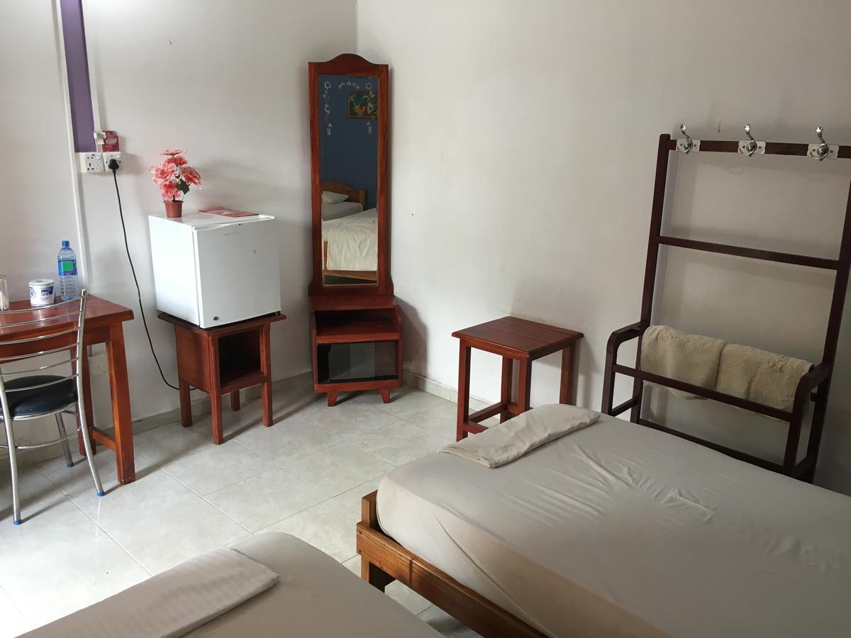 Gnaanams Hotel And Restaurant Jaffna Esterno foto