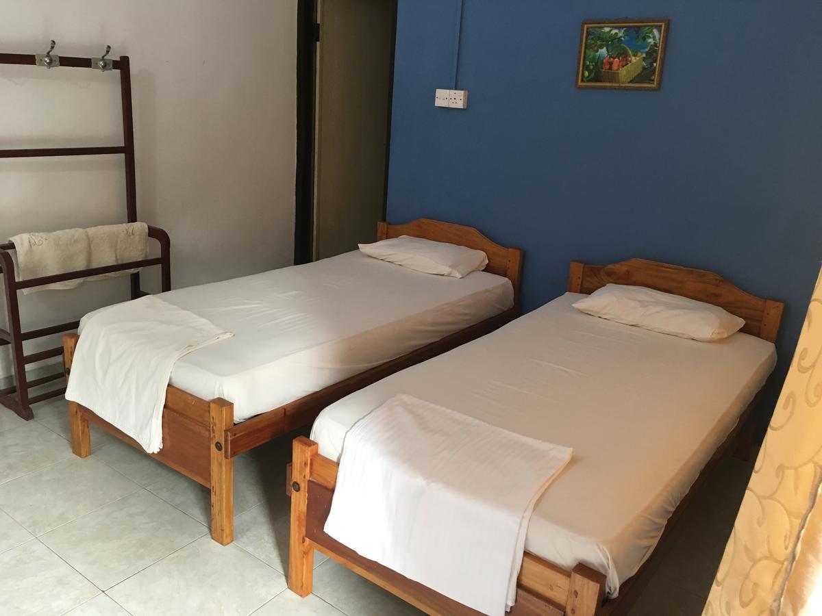 Gnaanams Hotel And Restaurant Jaffna Esterno foto