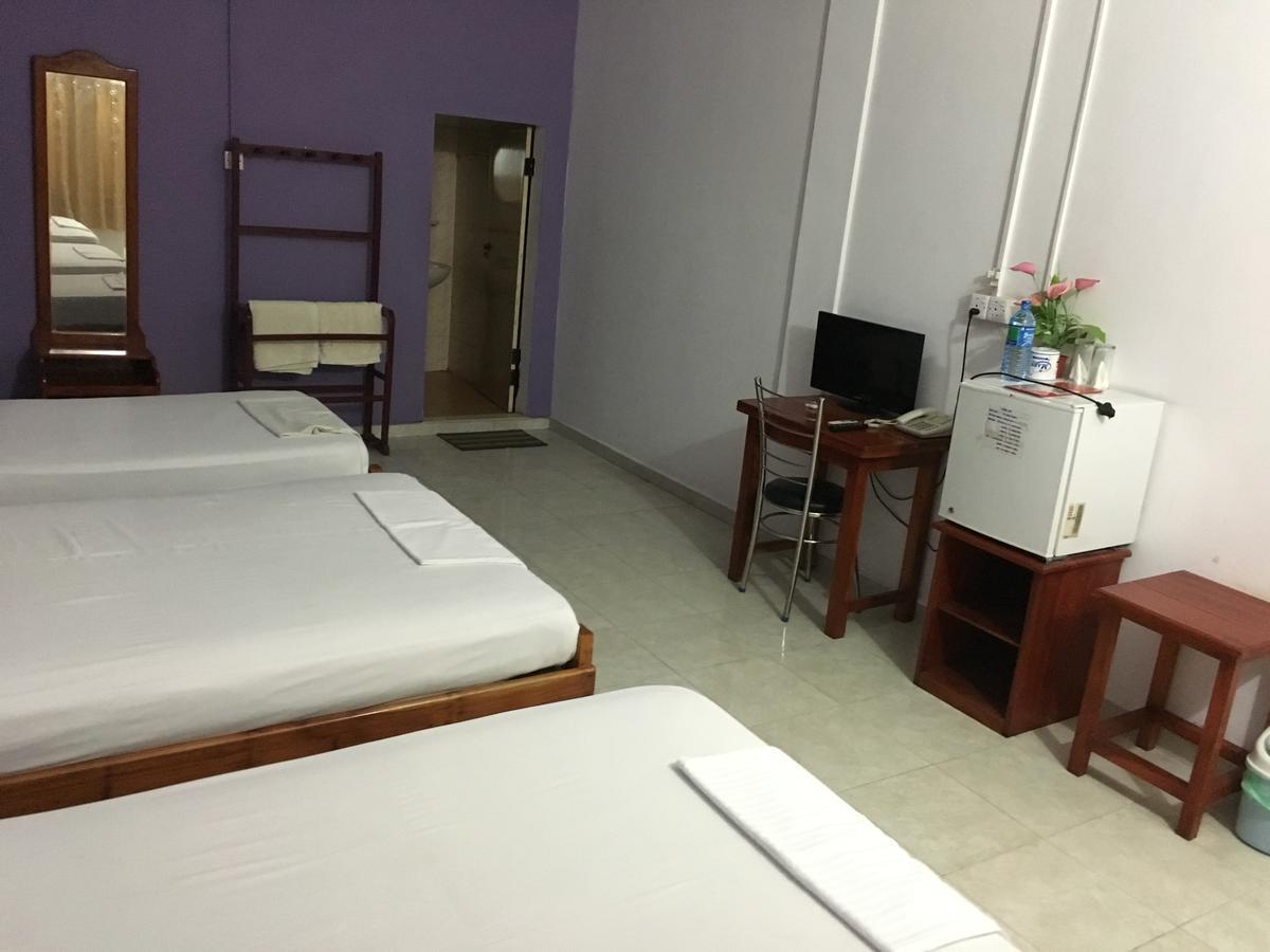 Gnaanams Hotel And Restaurant Jaffna Esterno foto
