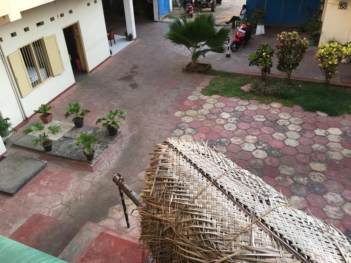 Gnaanams Hotel And Restaurant Jaffna Esterno foto