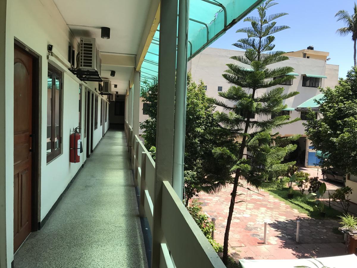 Gnaanams Hotel And Restaurant Jaffna Esterno foto