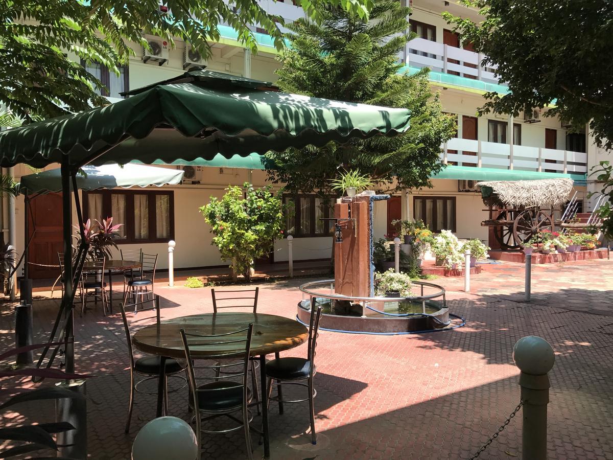Gnaanams Hotel And Restaurant Jaffna Esterno foto